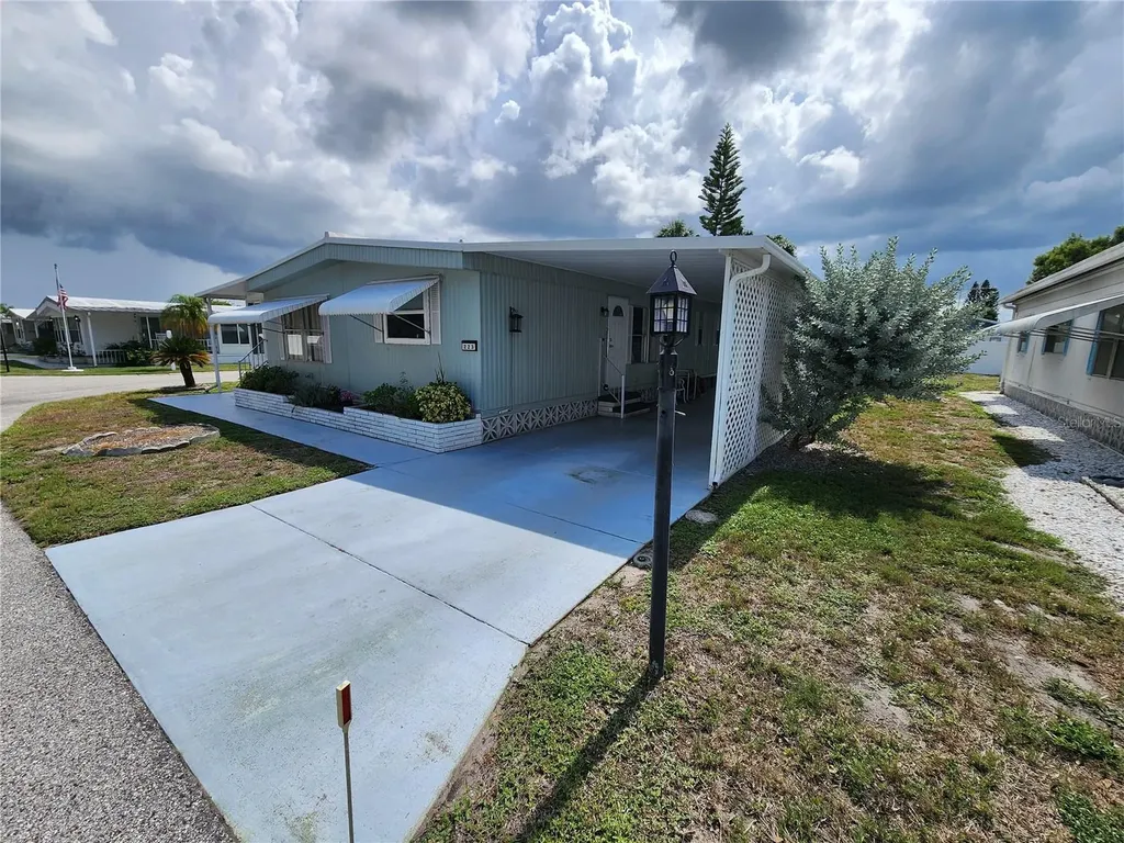 808 53rd Avenue E Bradenton FL 34203