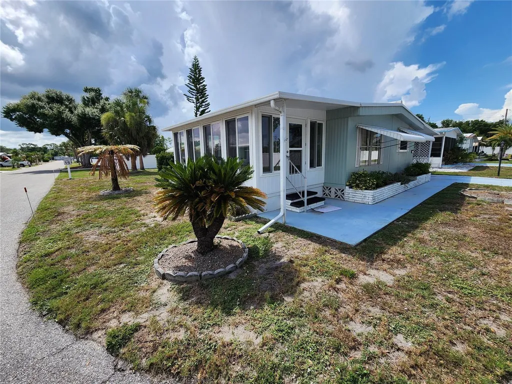 808 53rd Avenue E Bradenton FL 34203