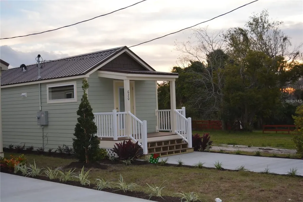 620 Third Street Oviedo FL 32765