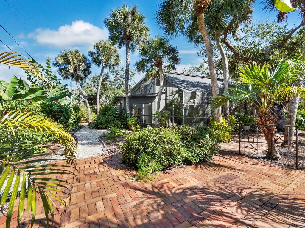 5451 Shadow Lawn Drive Sarasota FL 34242