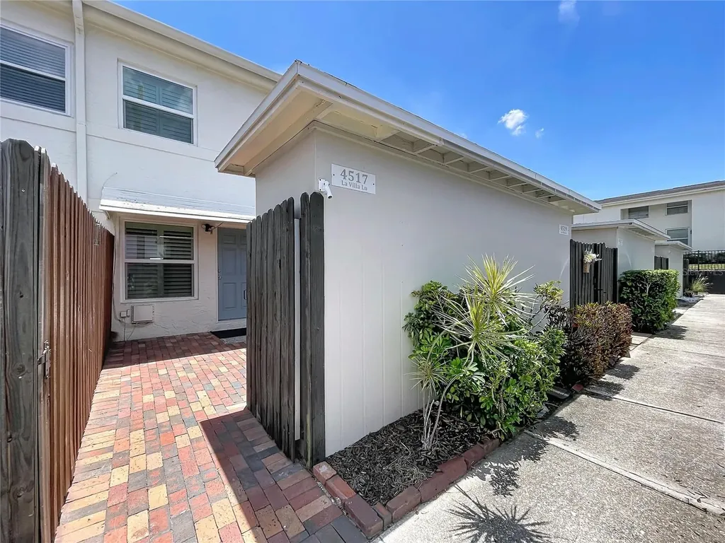 4517 W La Villa Lane Tampa FL 33611