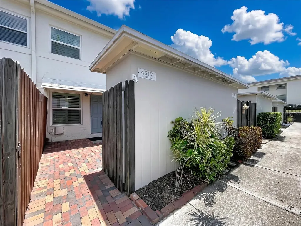 4517 W La Villa Lane Tampa FL 33611