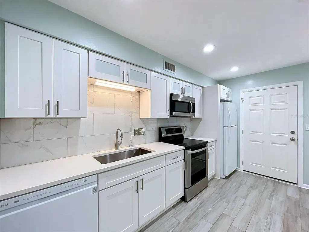 4517 W La Villa Lane Tampa FL 33611