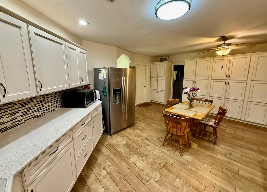 918 Bay Breeze Terrace Largo FL 33770