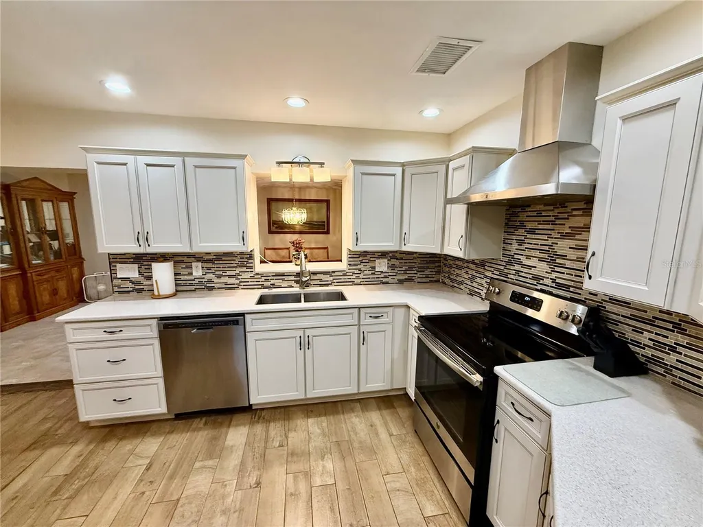 918 Bay Breeze Terrace Largo FL 33770
