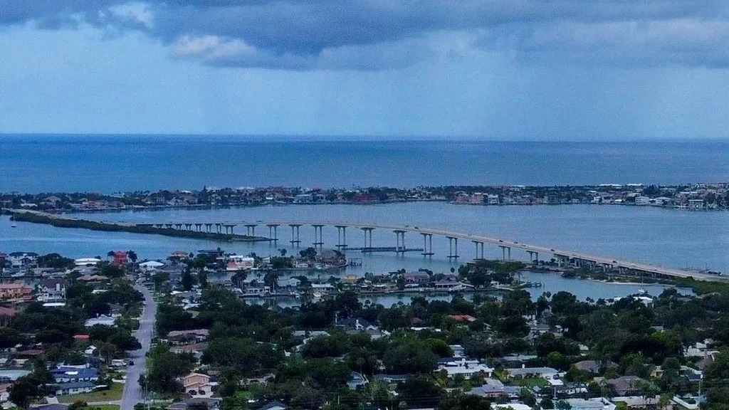 918 Bay Breeze Terrace Largo FL 33770