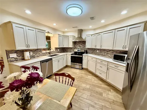 918 Bay Breeze Terrace Largo FL 33770