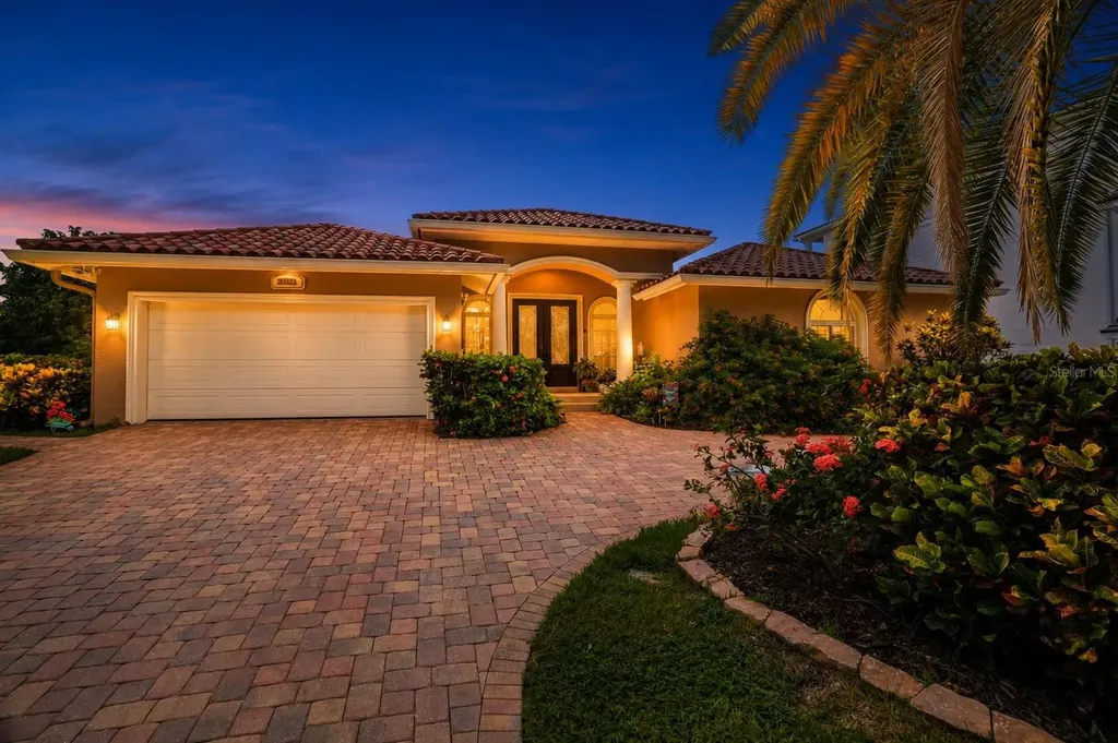 2001 Illinois Ave NE St Petersburg FL 33703
