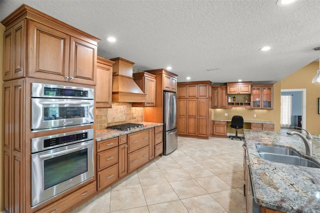 2001 Illinois Ave NE St Petersburg FL 33703