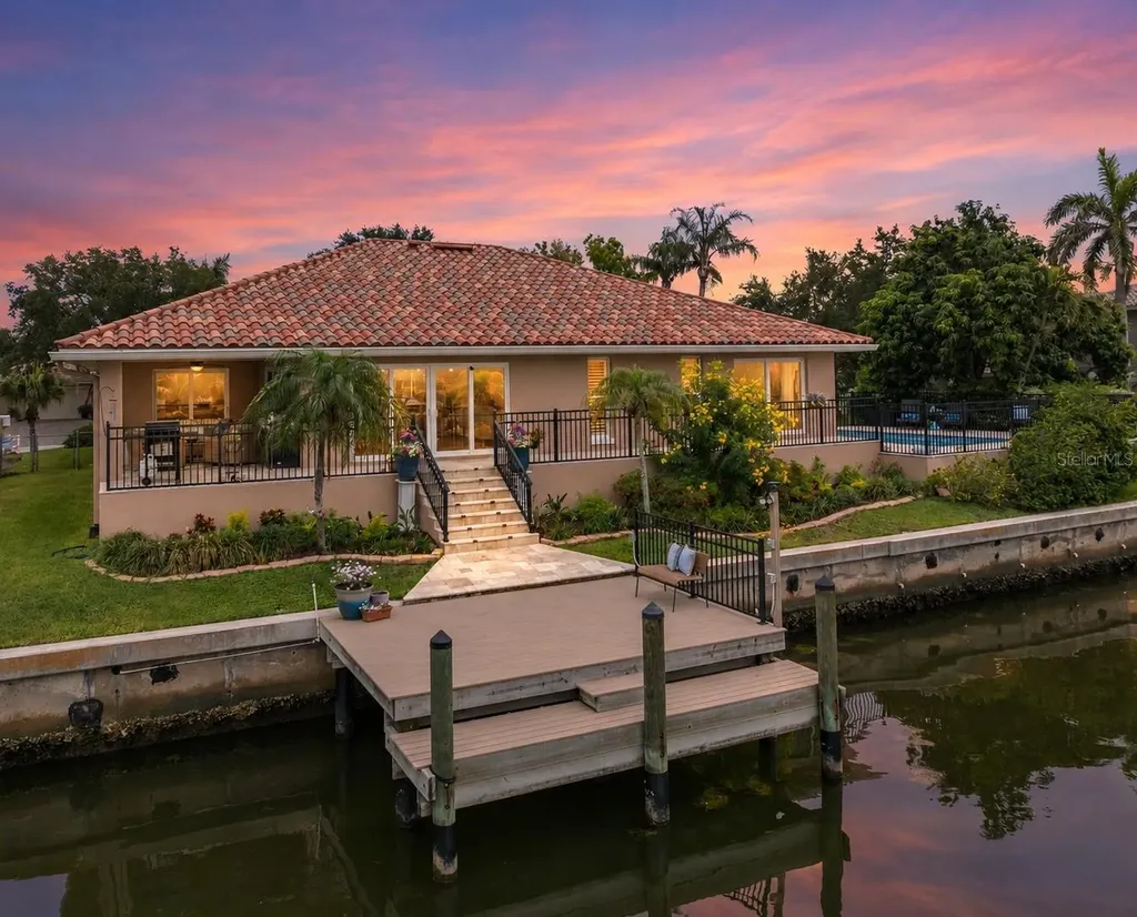2001 Illinois Ave NE St Petersburg FL 33703