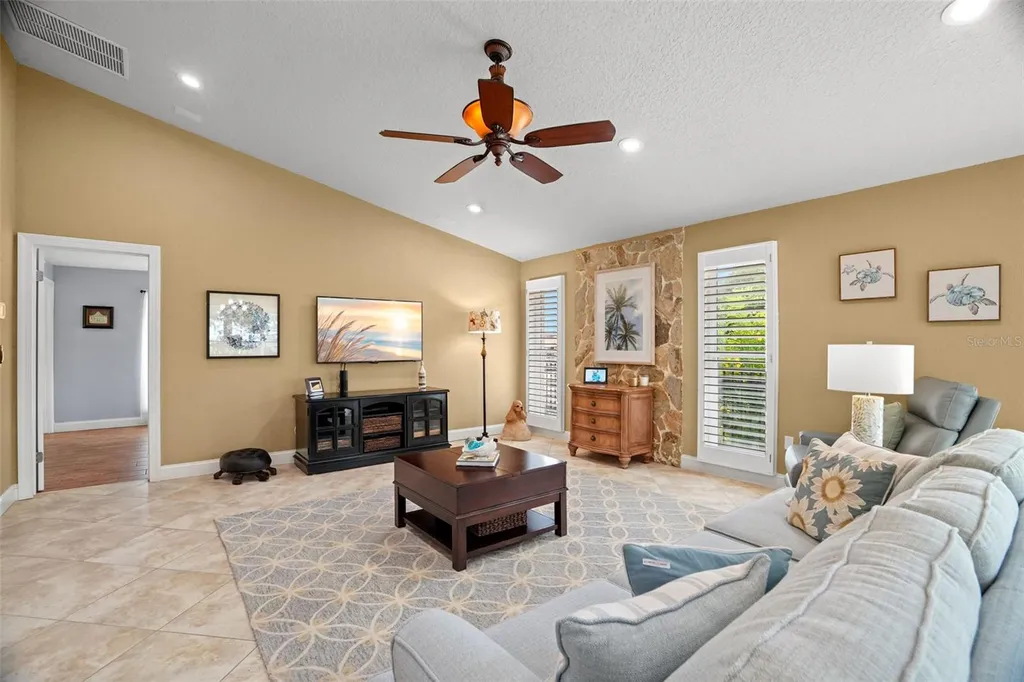 2001 Illinois Ave NE St Petersburg FL 33703