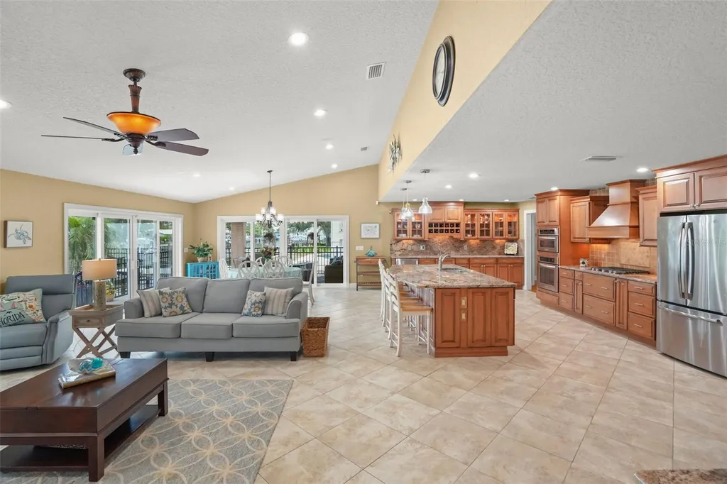 2001 Illinois Ave NE St Petersburg FL 33703