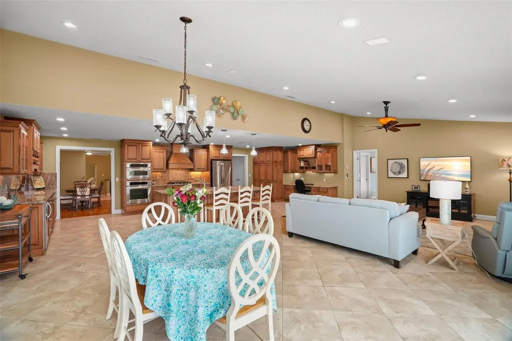 2001 Illinois Ave NE St Petersburg FL 33703