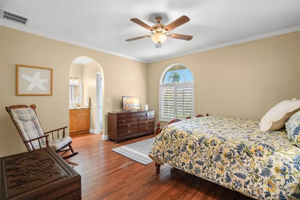 2001 Illinois Ave NE St Petersburg FL 33703