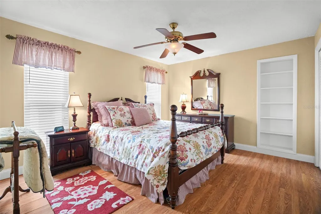 2001 Illinois Ave NE St Petersburg FL 33703