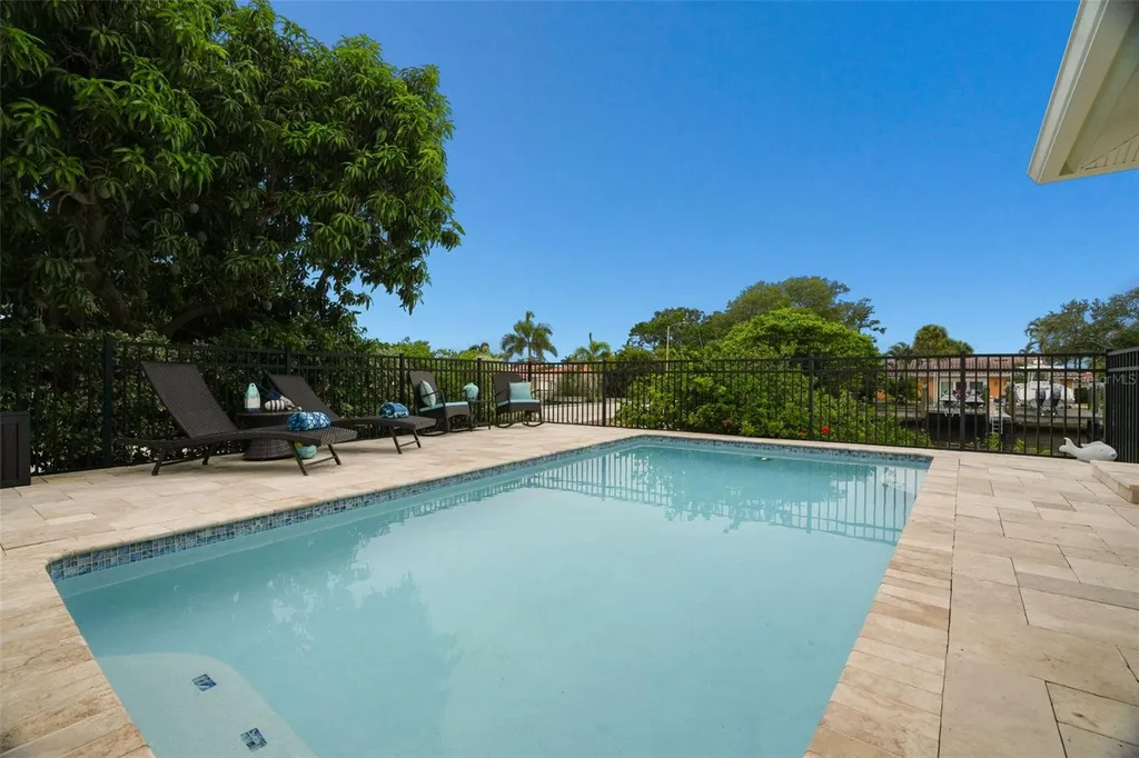 2001 Illinois Ave NE St Petersburg FL 33703