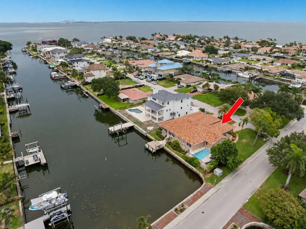 2001 Illinois Ave NE St Petersburg FL 33703