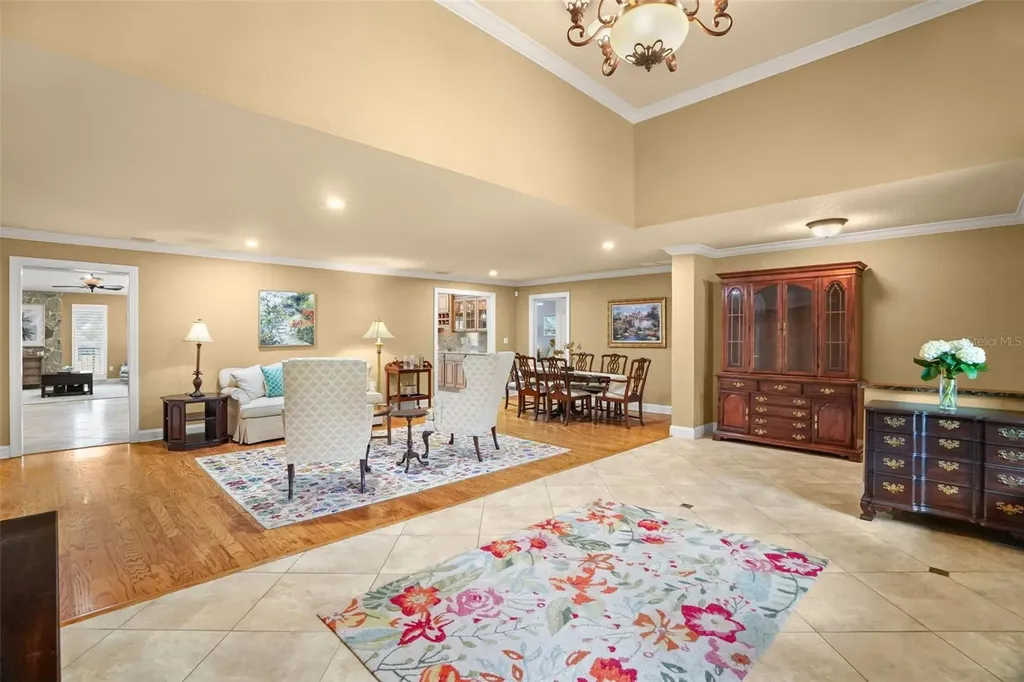 2001 Illinois Ave NE St Petersburg FL 33703
