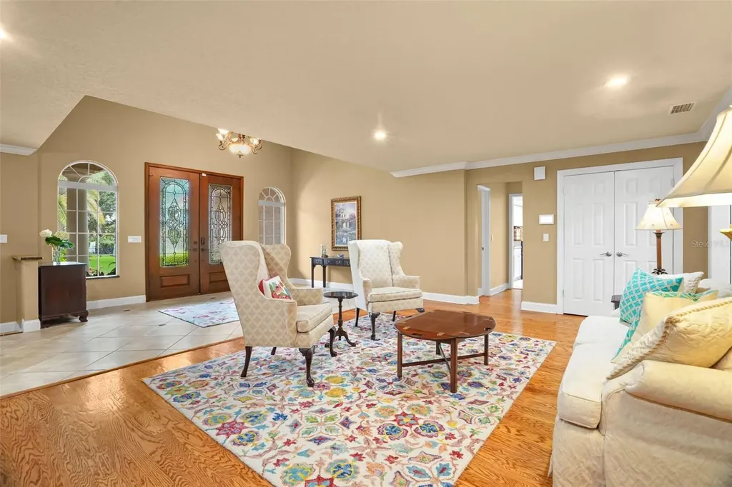 2001 Illinois Ave NE St Petersburg FL 33703