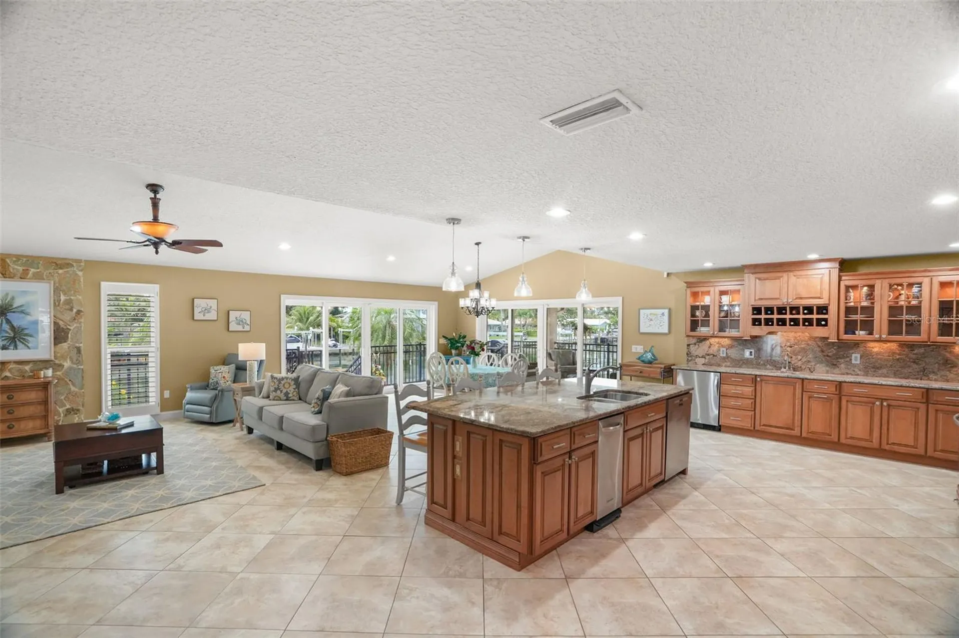 2001 Illinois Ave NE St Petersburg FL 33703