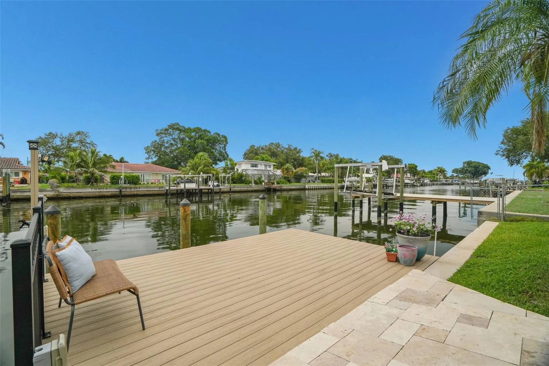 2001 Illinois Ave NE St Petersburg FL 33703