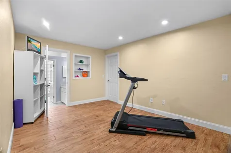 2001 Illinois Ave NE St Petersburg FL 33703