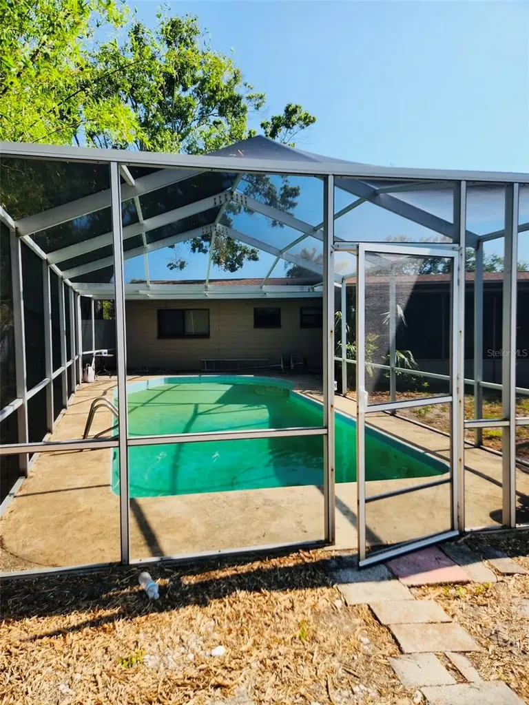 4094 Whiting Drive SE St Petersburg FL 33705
