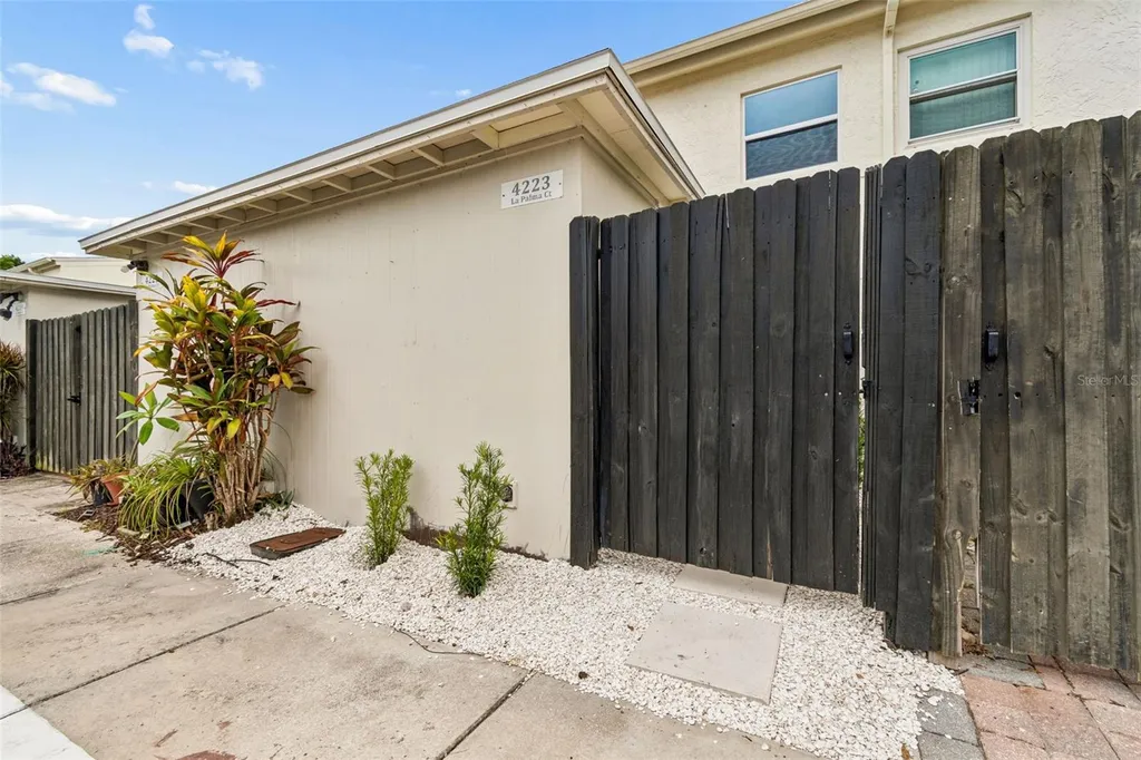 4223 La Palma Court Tampa FL 33611