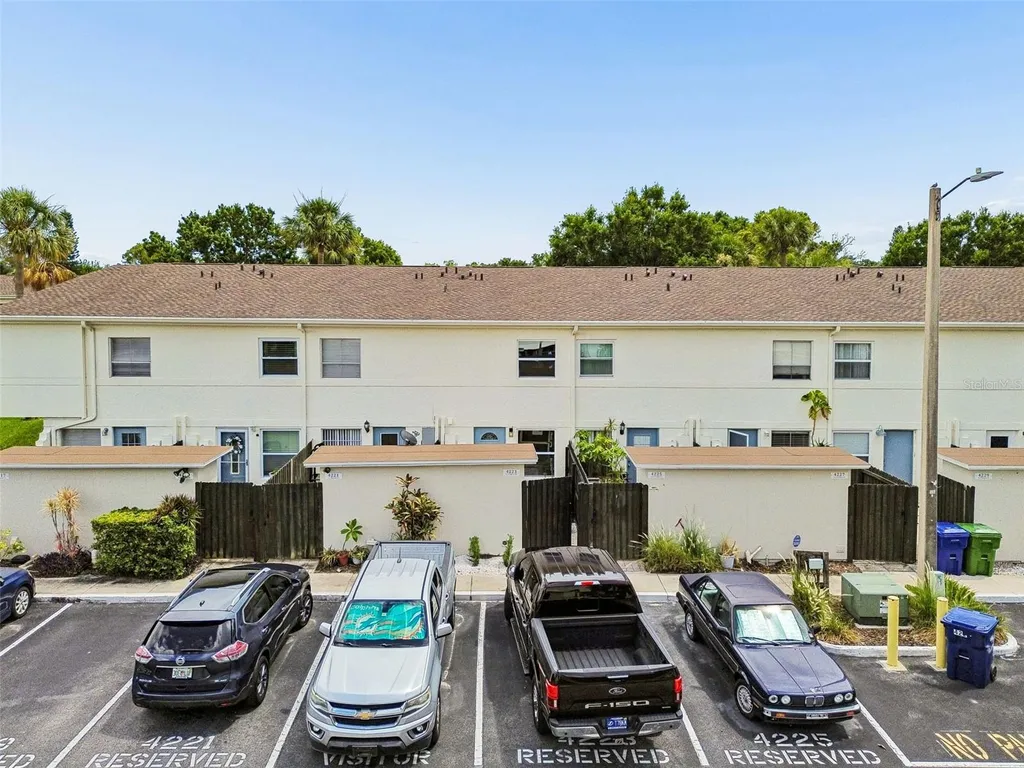 4223 La Palma Court Tampa FL 33611