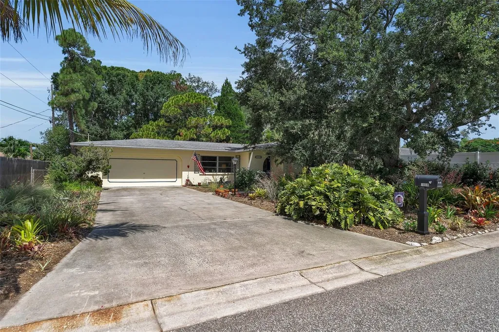 1808 49th Street W Bradenton FL 34209