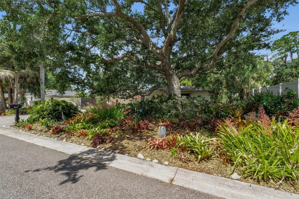 1808 49th Street W Bradenton FL 34209