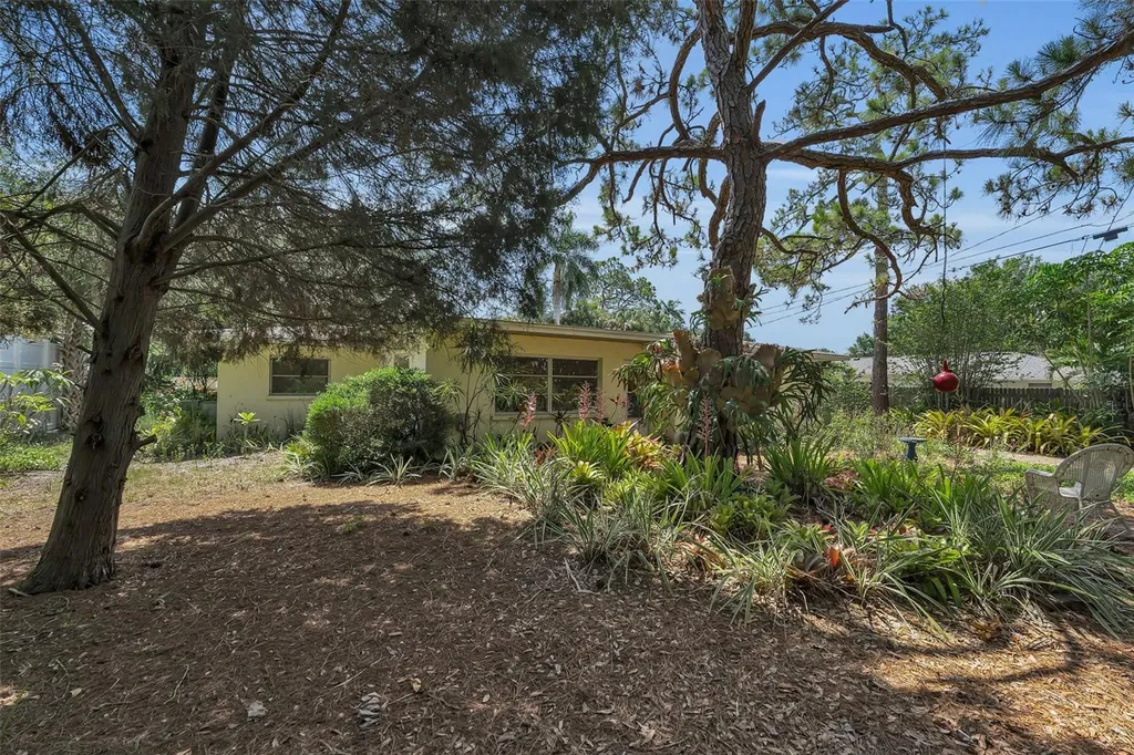 1808 49th Street W Bradenton FL 34209