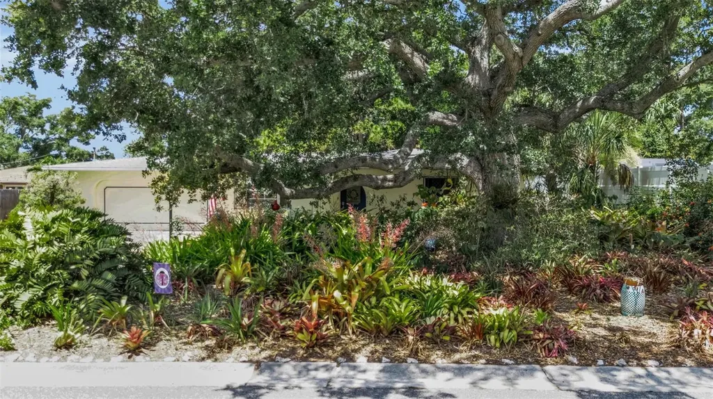 1808 49th Street W Bradenton FL 34209