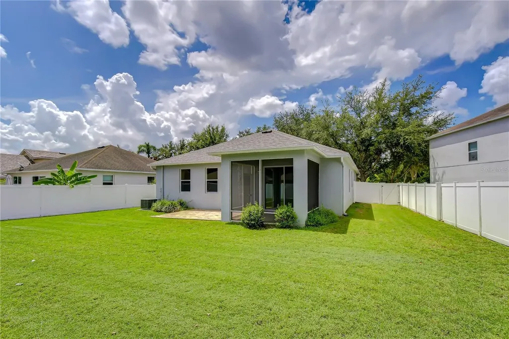 426 Summerlyn Drive Valrico FL 33594