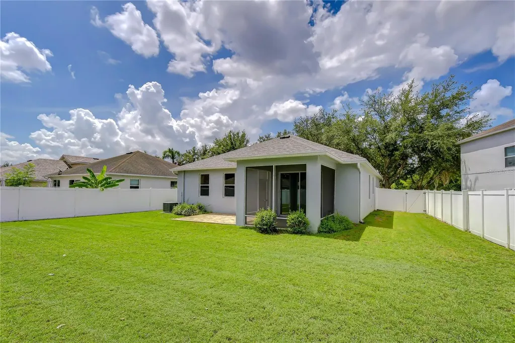 426 Summerlyn Drive Valrico FL 33594