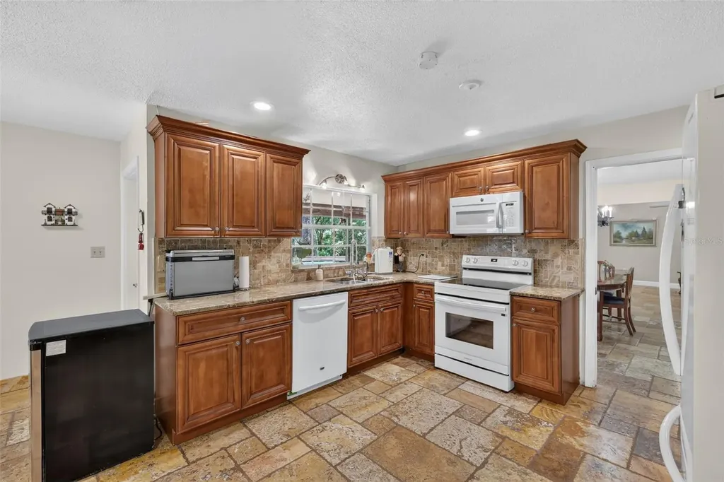 22740 County Road 44a Eustis FL 32736
