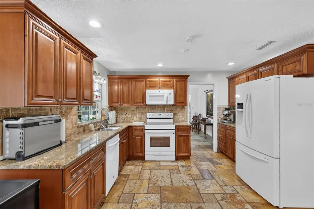 22740 County Road 44a Eustis FL 32736