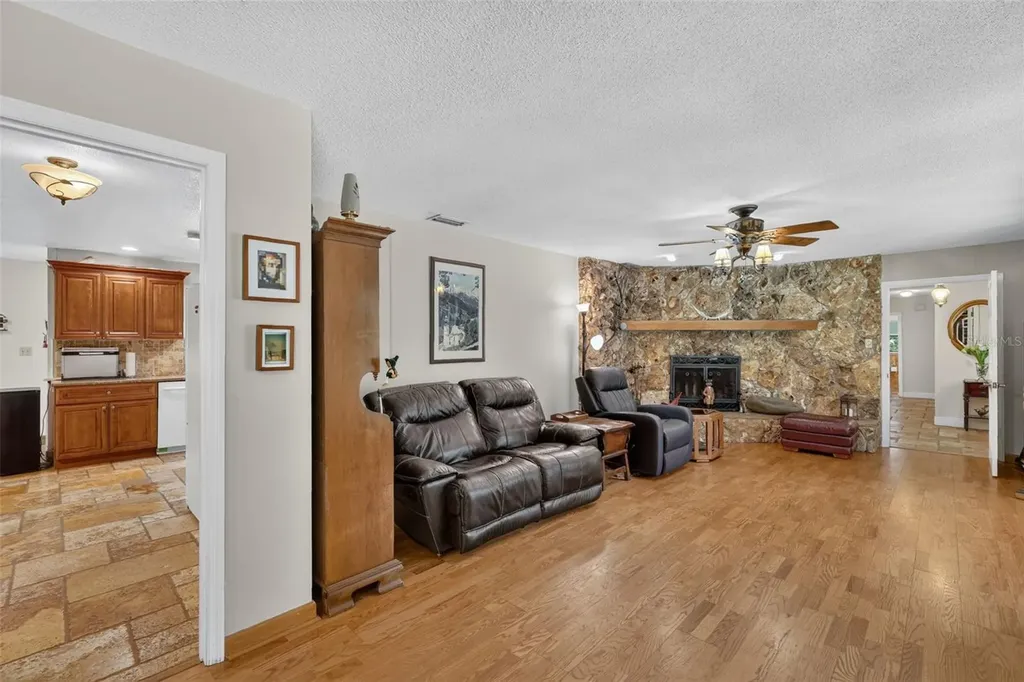 22740 County Road 44a Eustis FL 32736