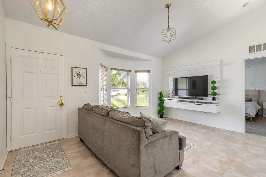 18 Lee Drive Palm Coast FL 32137