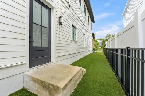 501 W Warren Avenue Tampa FL 33602