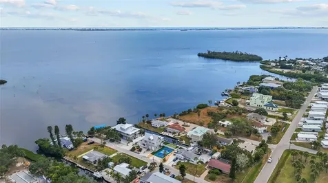 1710 Indiana Avenue Bradenton FL 34207