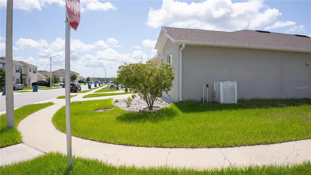 1932 Chickasaw Boulevard Davenport FL 33837