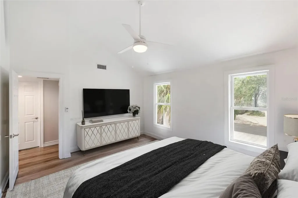 5121 Oxford Drive Sarasota FL 34242