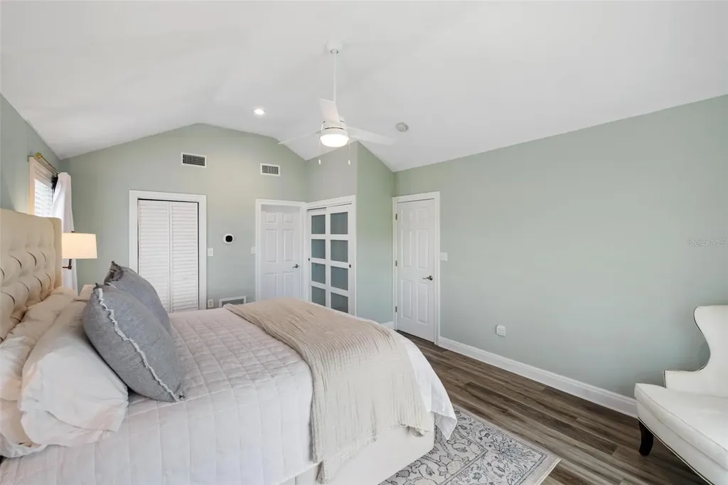 5121 Oxford Drive Sarasota FL 34242
