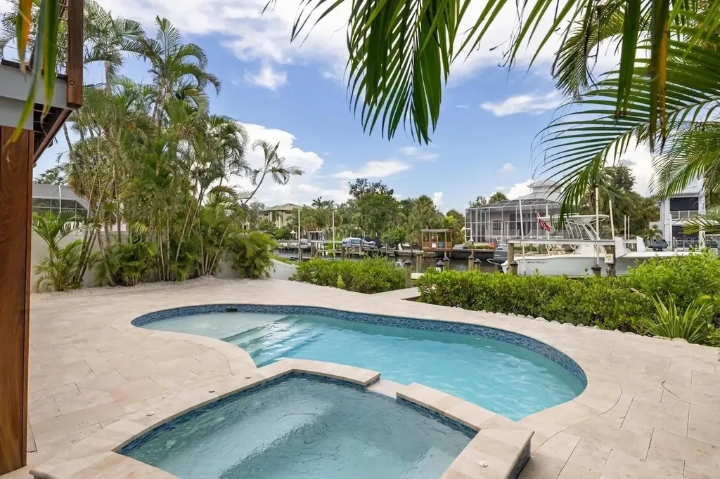5121 Oxford Drive Sarasota FL 34242