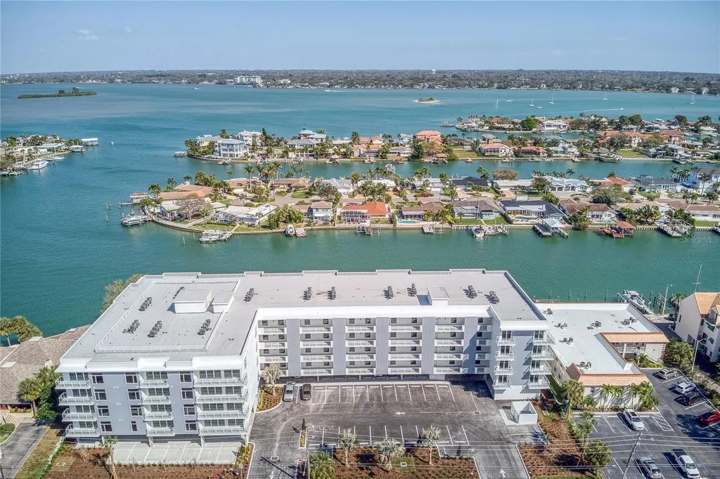 415 Island Way Clearwater Beach FL 33767
