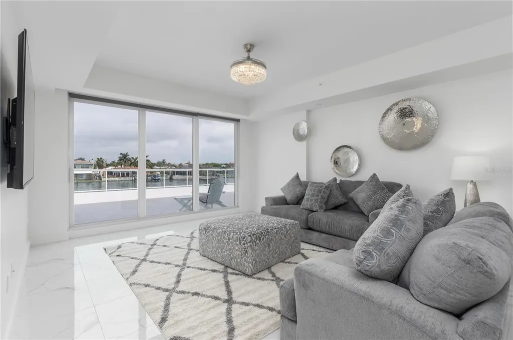 415 Island Way Clearwater Beach FL 33767