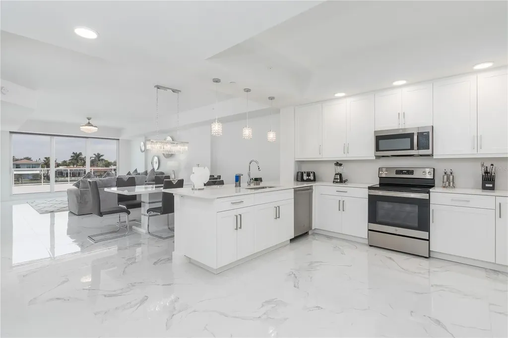 415 Island Way Clearwater Beach FL 33767