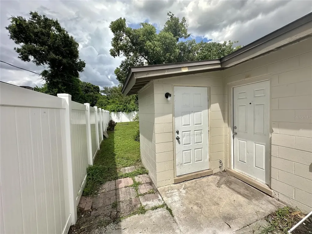 4615 Edgewater Drive Orlando FL 32804