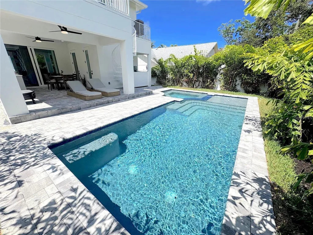1647 Siesta Drive Sarasota FL 34239